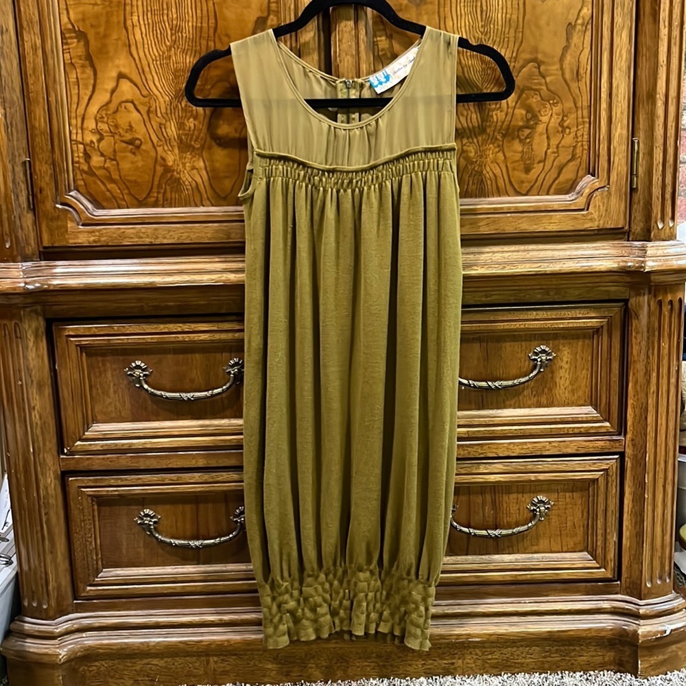Twelve by twelve Los Angeles unique sleeveless khaki green dress size xs